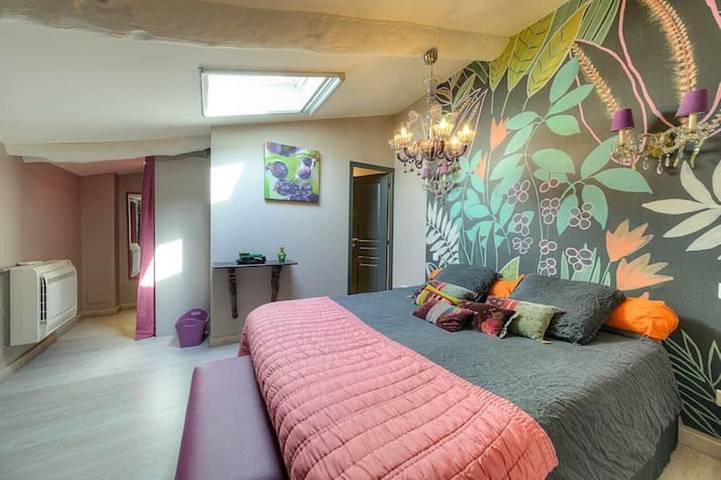 Superlative old town property with pool & bar room in Céret, Mittelmeerküste (Frankreich)