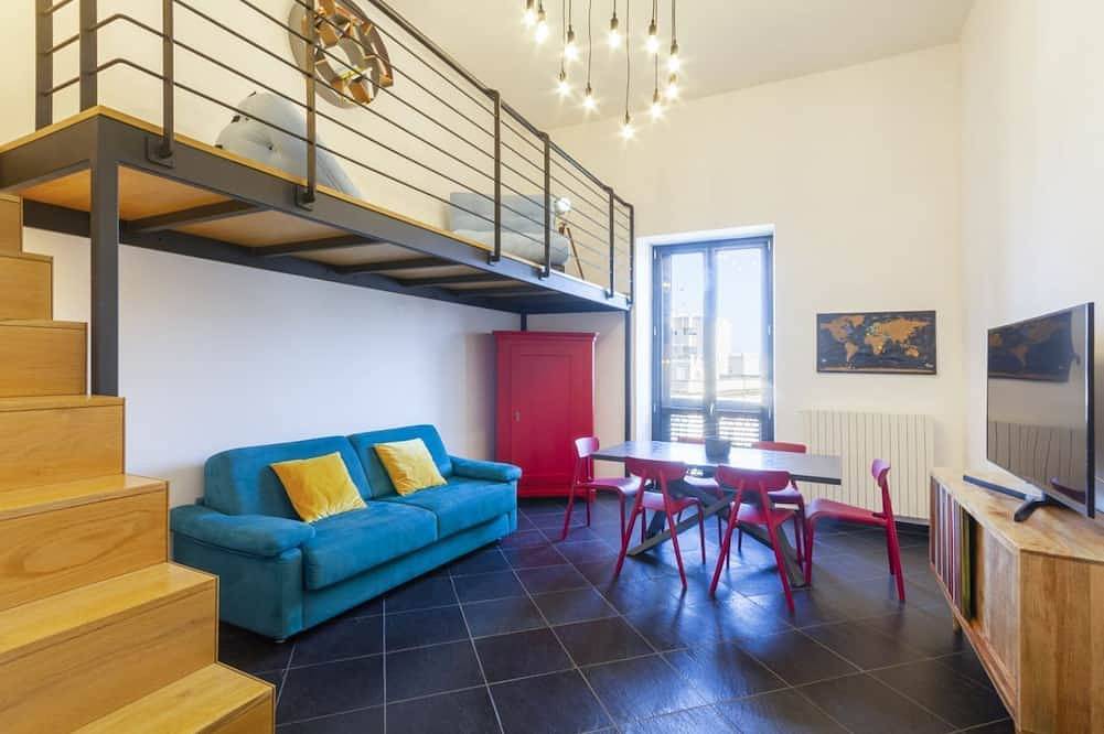 Entire apartment, This colorful and welcoming apartment, ideal for up to 4 people, is strategically located in Lecce: outside the restricted traffic zone but just steps from the historic center. Just 400 meters from Porta San Biagio, it's easy to immerse yourself in the w in Lecce, Lecce Province