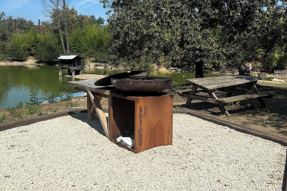 Cabane à la ferme avec piscine couverte et jacuzzi in Les Églisottes-et-Chalaures, Région de Libourne