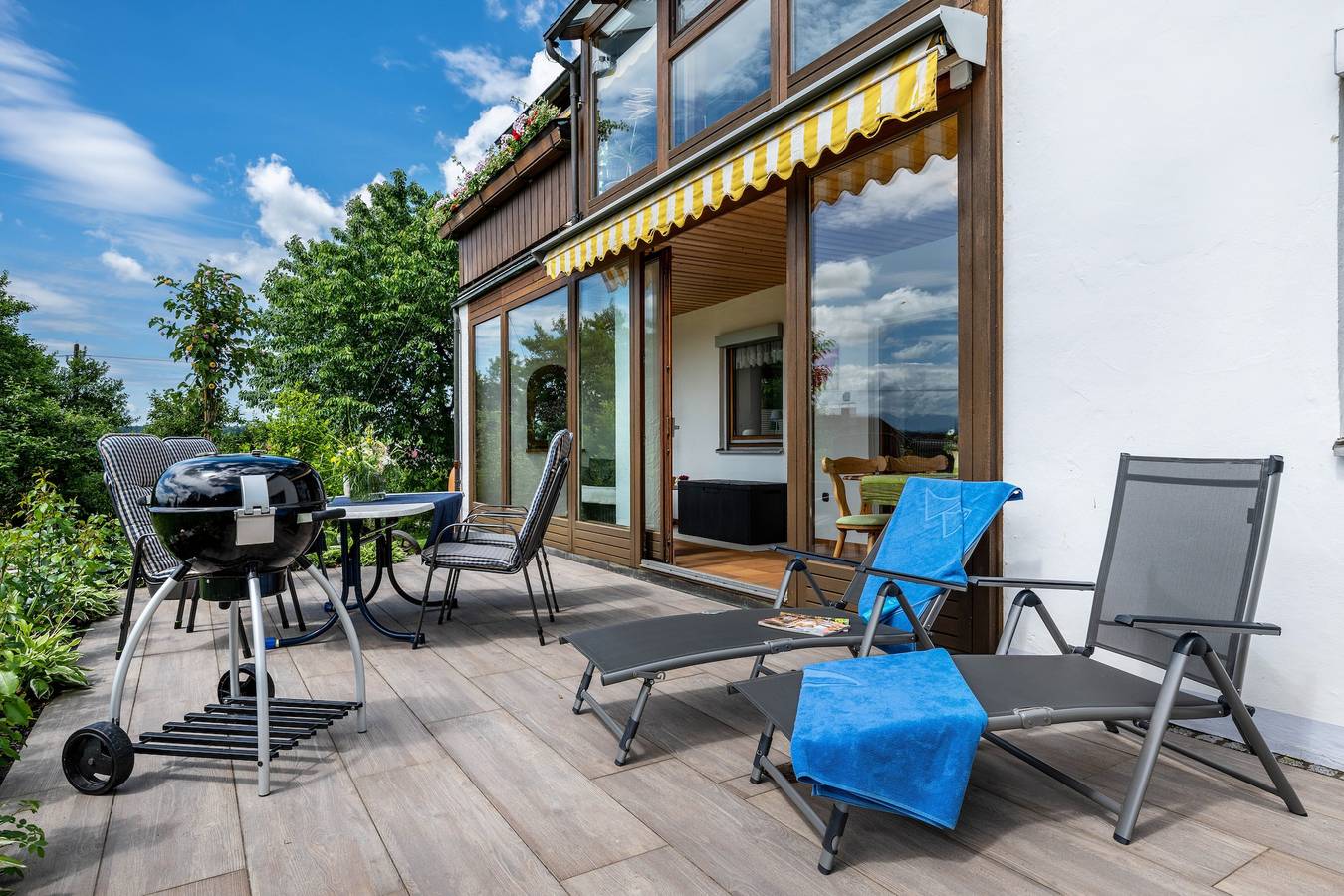 Ganze Wohnung, Ferienwohnung Köberich mit Bergblick, privater Terrasse und großem Garten in Tachinger See, Waging am See