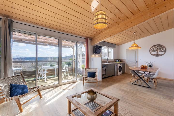 Holiday Home 'La Chant Des Tongs - La Canopée' with Mountain View, Wi-Fi and Air Conditioning in Salazac, Nimes region