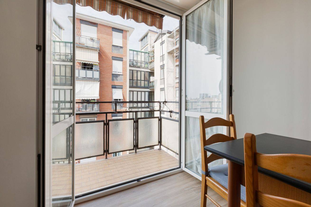 Ganze Wohnung, Corso Lodi Modern Apartment with Balcony in Mailand, Mailand Provinz