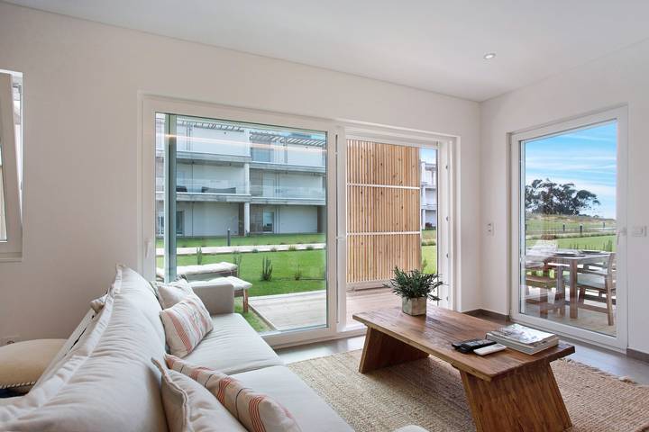 Apartamento entero, Apartamento "Luxury Boho Style Nazaré" con vistas al mar, piscina compartida y Wi-Fi in Nazaré, Leiria District