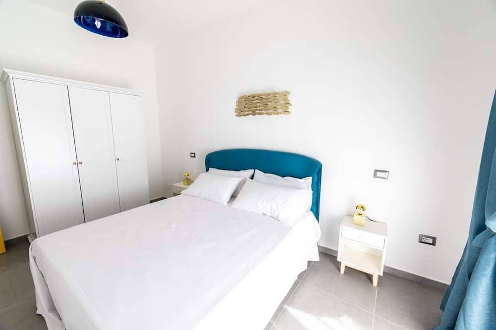 Entire apartment, Superior Double Room with Shared Terrace, Wi-Fi, and Air Conditioning in Vietri sul Mare, Amalfi Coast