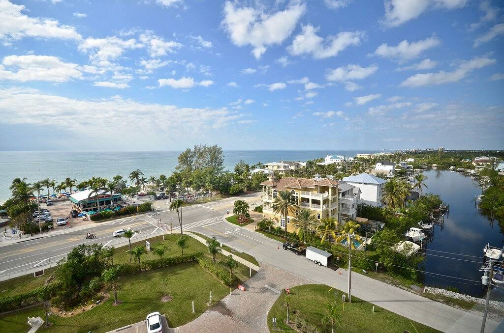 Ganze Wohnung, Spektakuläre Ausblicke auf die 9. Etage und Sonnenuntergänge! Schritte zum Strand. Kostenloses Wifi in der Suite. in Bonita Bay, Bonita Springs