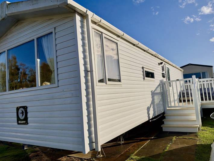 Caravan for 6 people, with Garden and Pool in East Lothian
