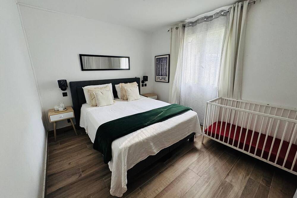 Villa Moderne 4 Chambres Avec Piscine Spa Et Climatisation in Nîmes, Région de Nîmes