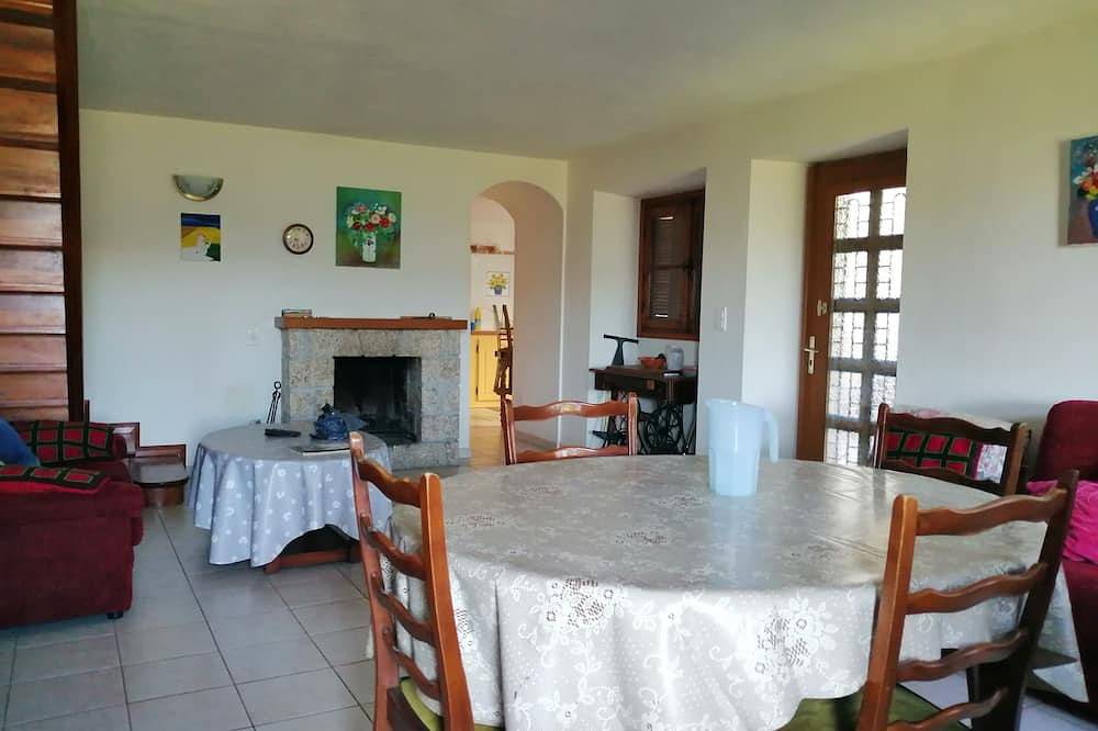 Renovated house ideally situated, Beach/mountain in Albitreccia, Ajaccio und Umgebung