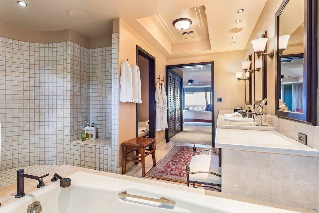 Hualalai Golf Villa 4202 - Schritte zum Resort ~ Ocean Front ~ Zimmerservice zur Verfügung in Kukio, North Kona