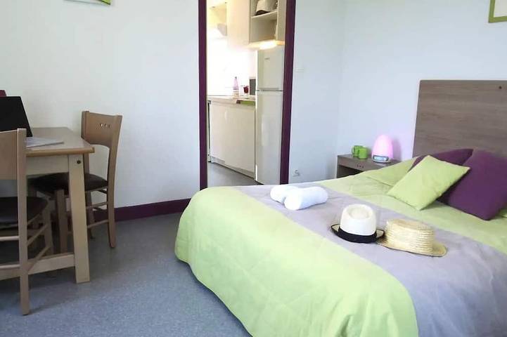 Gîte pour 4 personnes, avec piscine et terrasse, animaux acceptés à Bassignac - 2