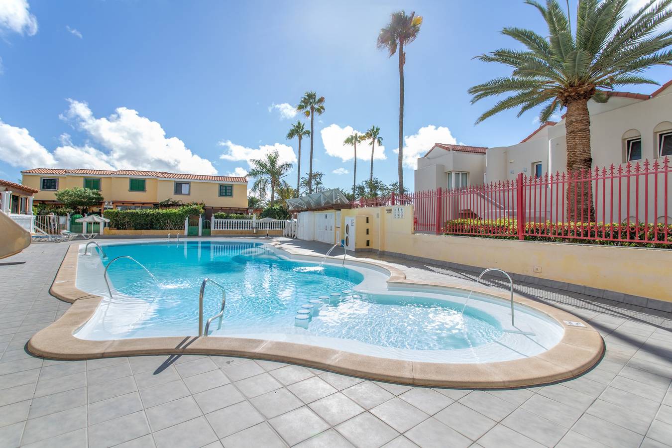 Hel lejlighed, Holiday Apartment 'Alojamiento En Los Parrales' with Shared Pool in Maspalomas, San Bartolomé de Tirajana