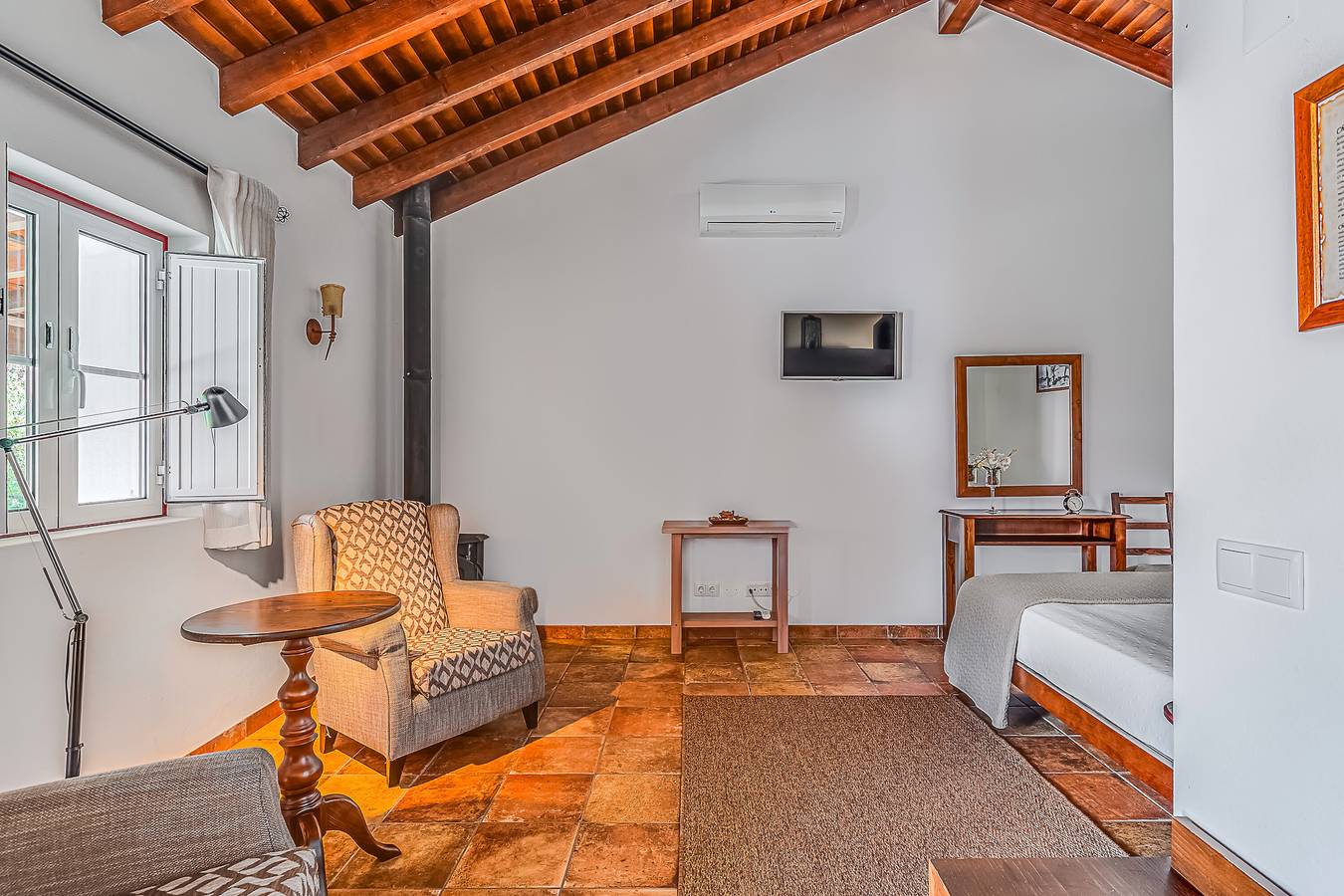 Appartamento intero, Appartamento 'Casa Da Charneca - Suite Standard' con piscina condivisa, Wi-Fi e aria condizionata in Grândola e Santa Margarida da Serra, Costa Alentejana