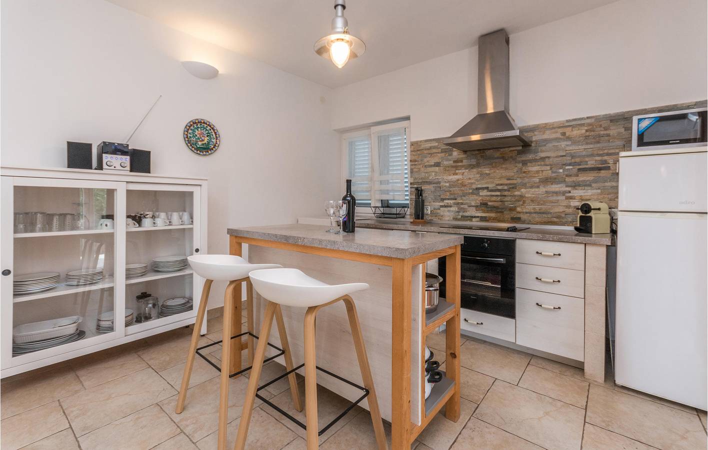 Apartment am Meer mit Pool, Terrasse und Küche in der Nähe von Dobropoljana in Dobropoljana, Pasman