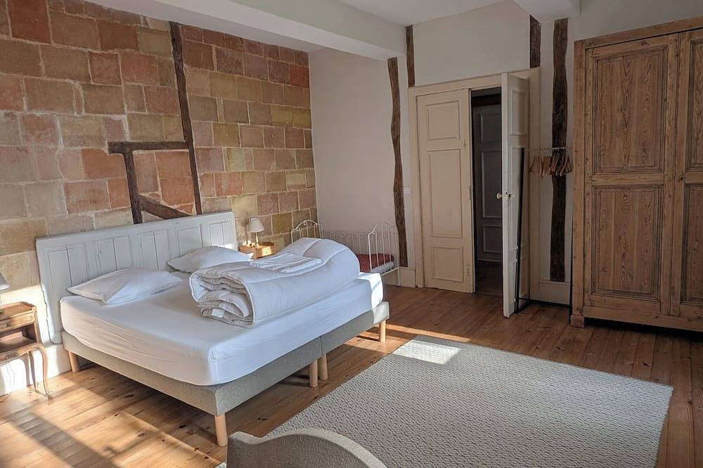 Lauragais farmhouse in the countryside, view of the Pyrenees in Souilhanels, Carcassonne region