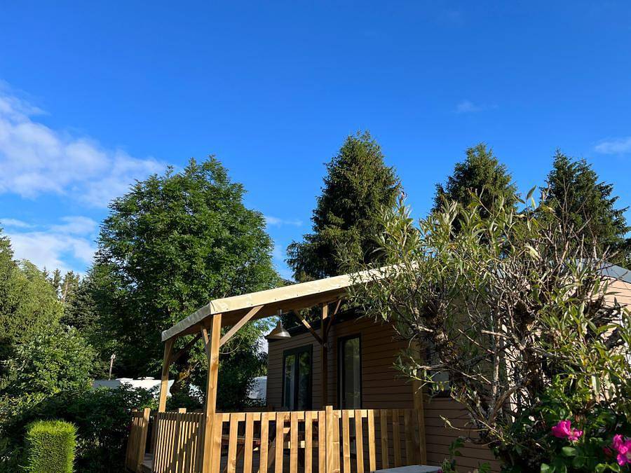 Camping Sites et Paysages - Au Clos de la Chaume - Bungalow 5 personas - Roble 28 m² con terraza semicubierta de madera in Corcieux, Parque natural regional de los Ballons des Vosges