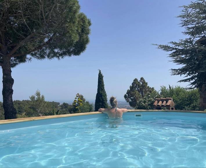 Casa rural para 15 personas, con Balcón y Terraza además de Jardín y Piscina en Almoster