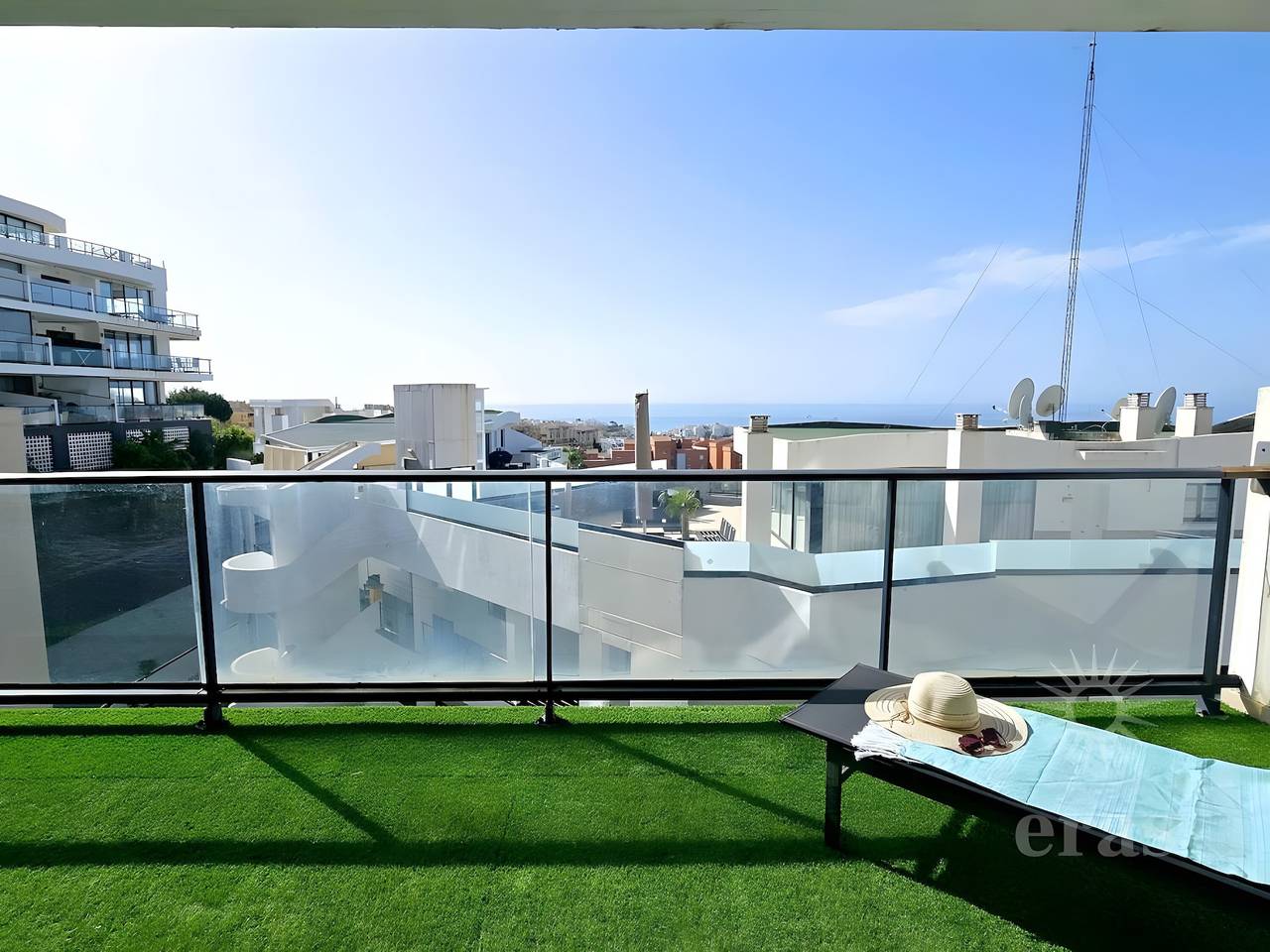 Entire apartment, Apartment 'Gran Terraza con Vistas al Mar A111' with Wi-Fi and Air Conditioning in Riviera del Sol, Mijas