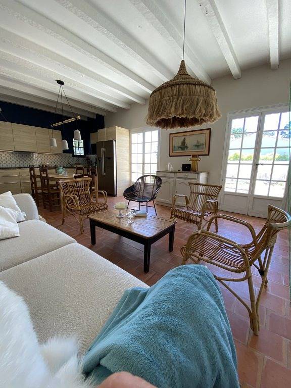 Gîte pour 8 personnes, avec terrasse et jardin à Le Bois-Plage-en-Ré - 3