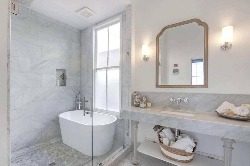 The Artist Retreat - Luxury Home 1 Min. to Forsyth in Savannah, Chatham County