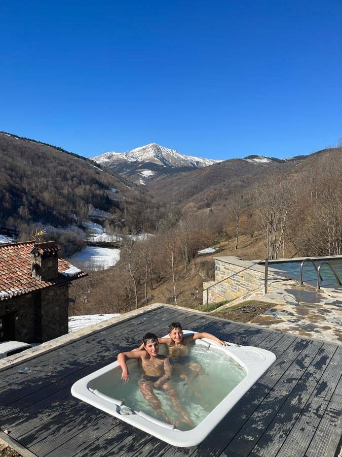 Location de vacances pour 13 personnes, avec jardin ainsi que piscine et vue, animaux acceptés à Molló - 4