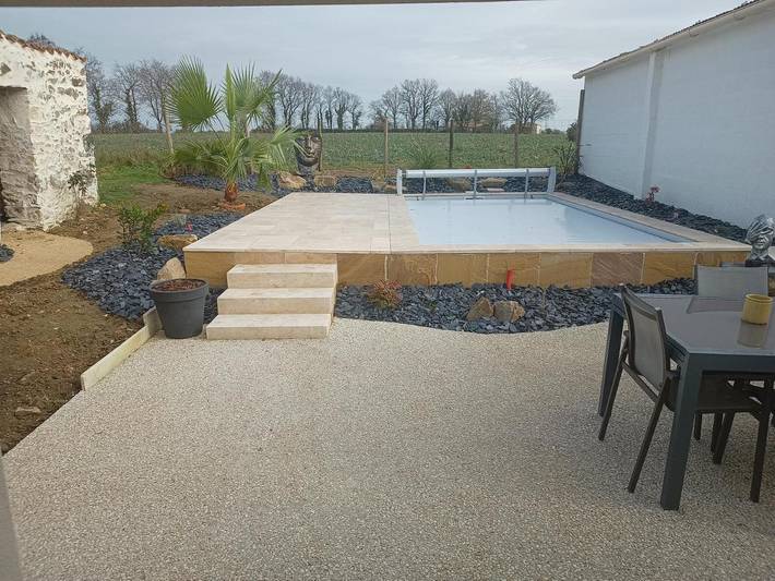 Location de vacances pour 4 personnes, avec vue ainsi que jardin et piscine à Chantonnay - 4