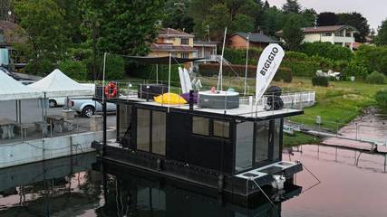 Boot für 4 Personen, mit Pool und Garten sowie Terrasse und Ausblick, mit Haustier in Italien