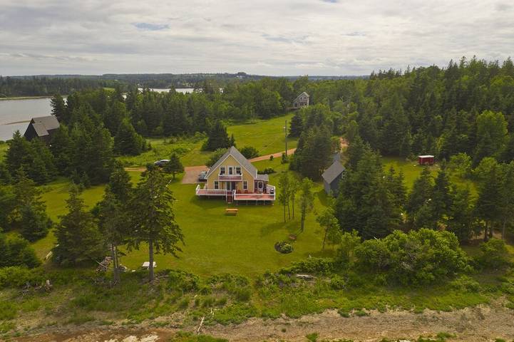 Cottage for 6 people, with balcony in Prince Edward Island