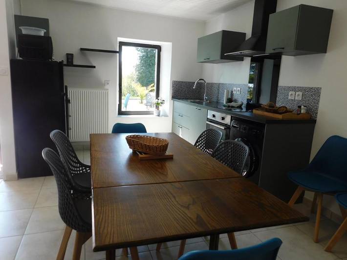 Location de vacances pour 7 personnes, avec piscine et jardin à Guerlesquin - 4