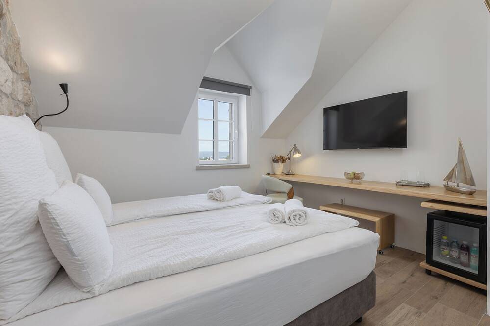 Casa Columba - 4 Star Design Boutique Hotel - Ferdinand Magelan Luxury Room in Makarska, Rivera de Makarska