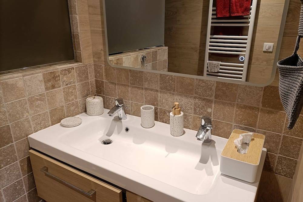 Superb apartment in the heart of Provence, near Avignon in Entraigues-sur-la-Sorgue, Vaucluse