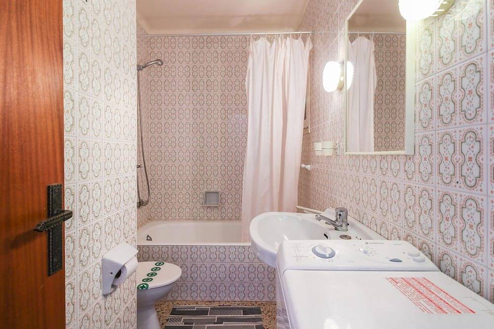 Appartamento intero, Sea View Apartment, Parking Included, Pets Allowed in Llanca, Upper Empordà