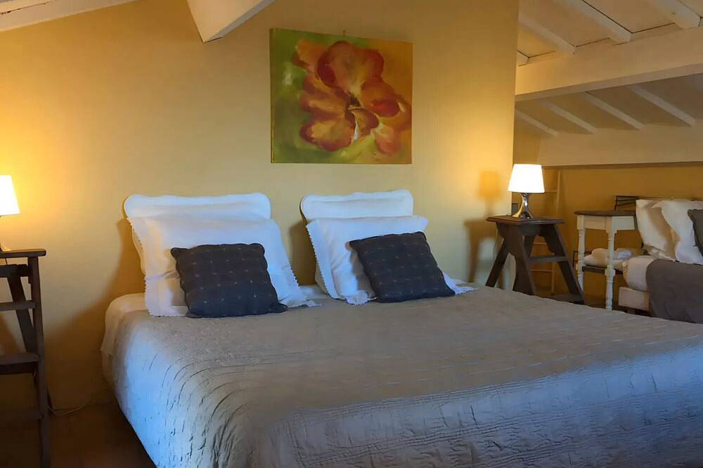 Gîte 'Les Aiguières en Provence' con Terraza Privada, Jardín Privado y Wi-Fi in Suze-la-Rousse, Región de Nyons