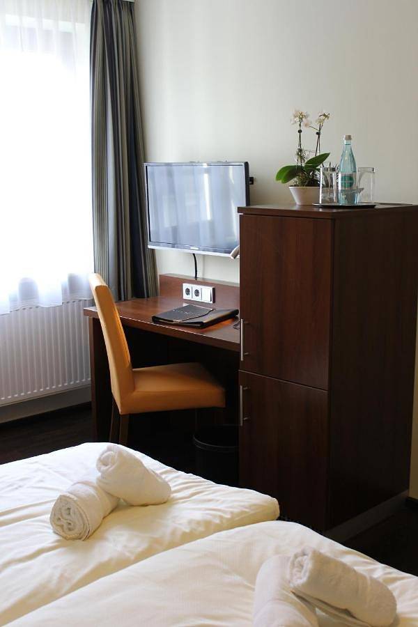 Hotel, mit Terrasse in Roding - 2