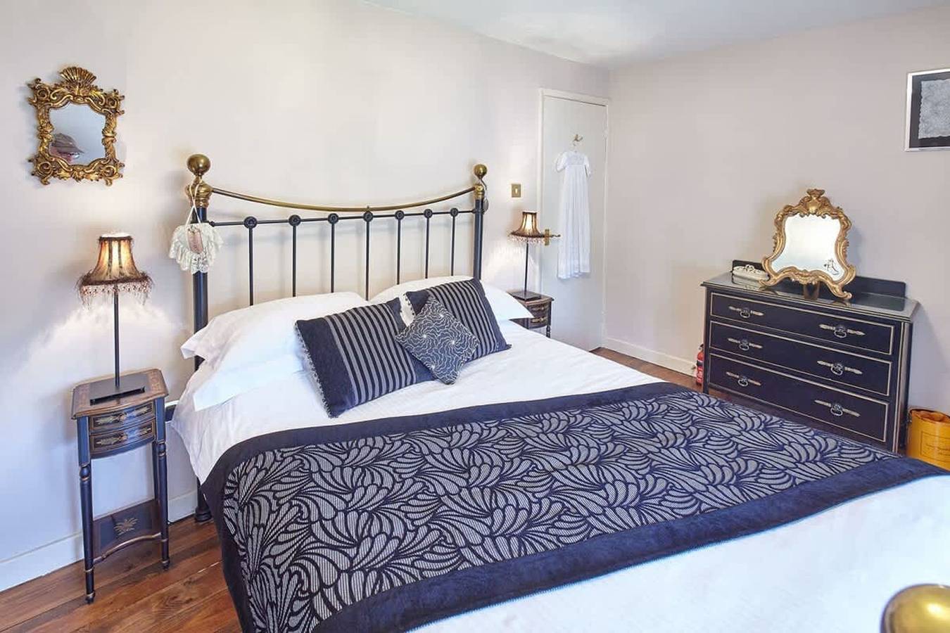 Host Stay Honeysuckle Cottage in North York Moors National Park