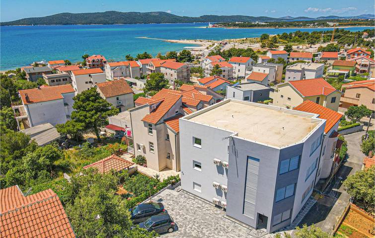 Ferienwohnung für 4 Personen, mit Garten und Terrasse in Sibenik - 2