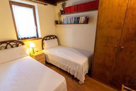 Gîte pour 5 personnes, avec balcon à Estavar - 4