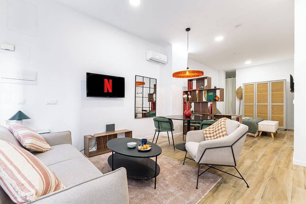 Apartamento entero, Loft reformado | Adaptado | Smart Tv | Ac | 3Pax | in Valencia, Costa de Valencia