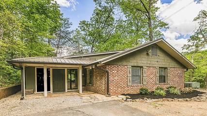 Chalet for 4 Guests in Gatlinburg, Sevier County, Picture 3