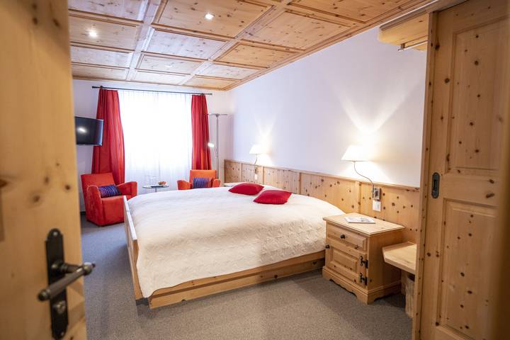 Hotel Garni Engiadina - Boutique Hotel - Arven-Doppelzimmer mit Dusche/Wc, Small in Scuol, Unterengadin