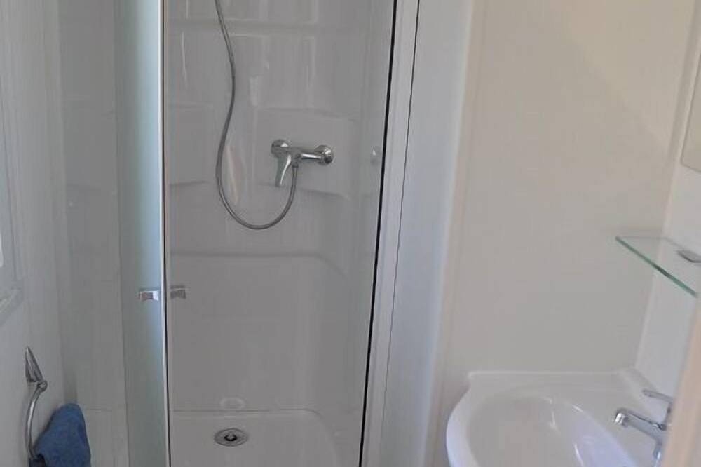 Chalet Vert, dans le terrain de camping Leï Suves, camping pour les familles in Roquebrune-sur-Argens, Côte méditerranéenne (France)