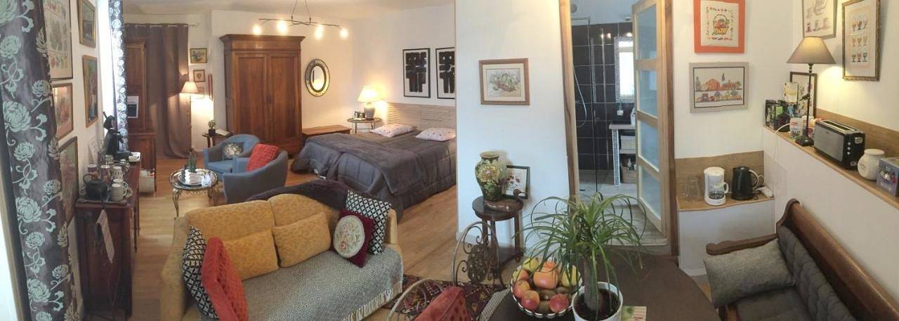 Chambre d'Hôtes Le Tilleul de Canac Parking privé Gratuit Petits déjeuners Compris in Rodez, Aveyron