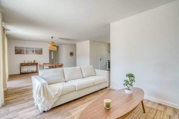 Location de vacances pour 6 personnes, avec Terrasse et Jardin à Galgon