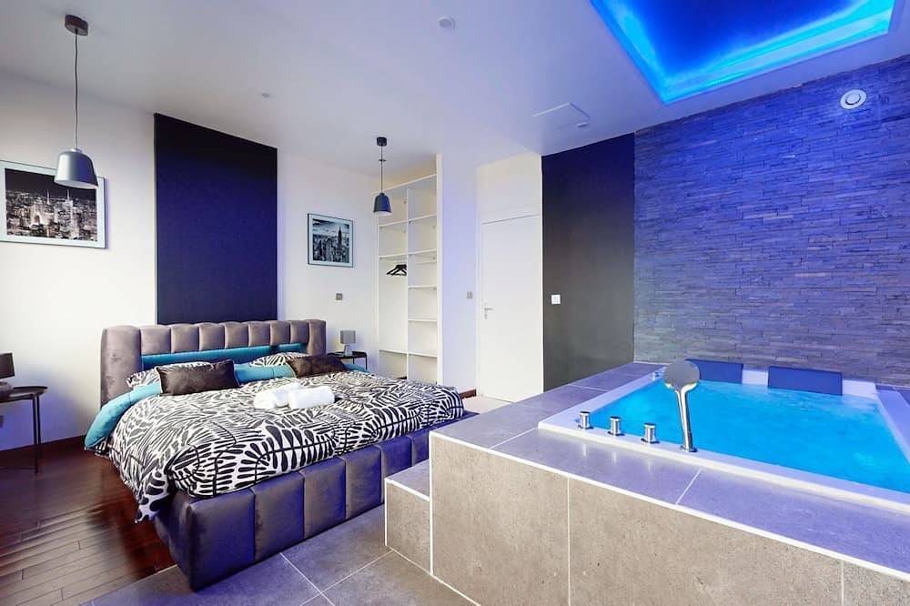 Entire apartment, Charmant Appartement au Coeur des Gratte Ciel Avec Jacuzzi in Villeurbanne, Lyon region