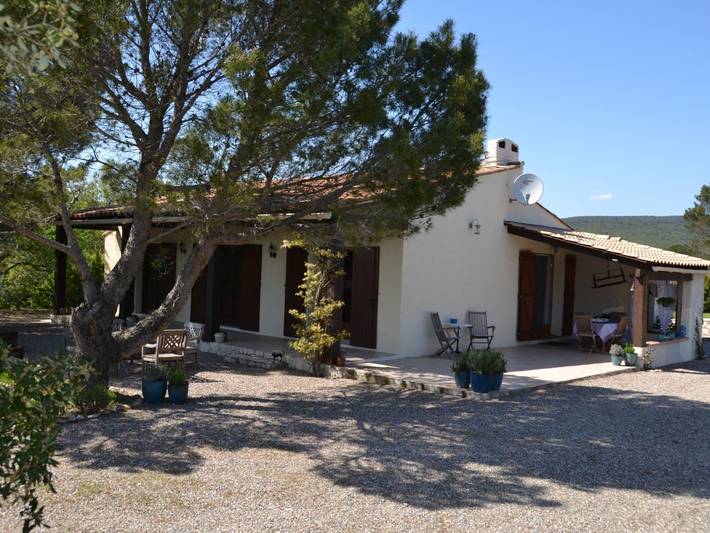 Villa for 4 people, with terrace and pool in France