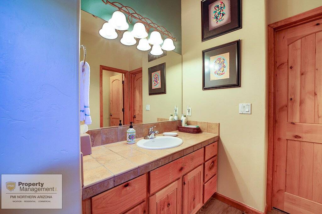 *Downtown Prescott *Bbq Grill *Private Yard *Pets in Prescott, Yavapai County