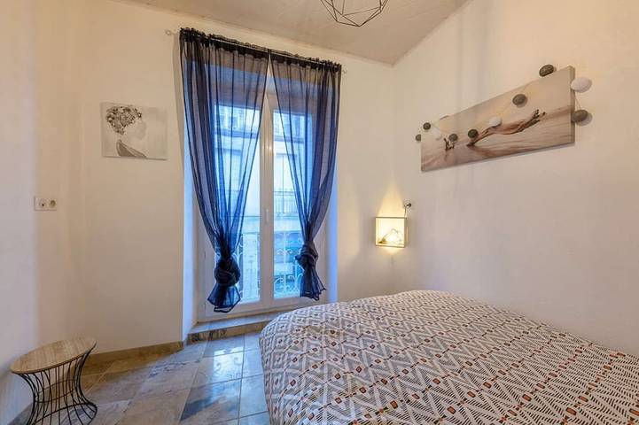 Appartement entier, ★ Spacieux ★ Hypercentre ★ Terrasse ★ Parking Facile ★ WIFI Fibre ★ in Le Puy-en-Velay, Haute-Loire