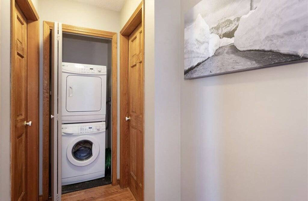 Mountain View Geräumiges & gemütliches Ski In / Ski Out Stadthaus mit Neuem privaten Whirlpool in Whistler, Whistler Blackcomb