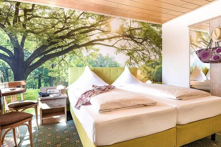 Ferienwohnung für 2 Personen, mit Sauna und Pool sowie Balkon in Ellenz-Poltersdorf