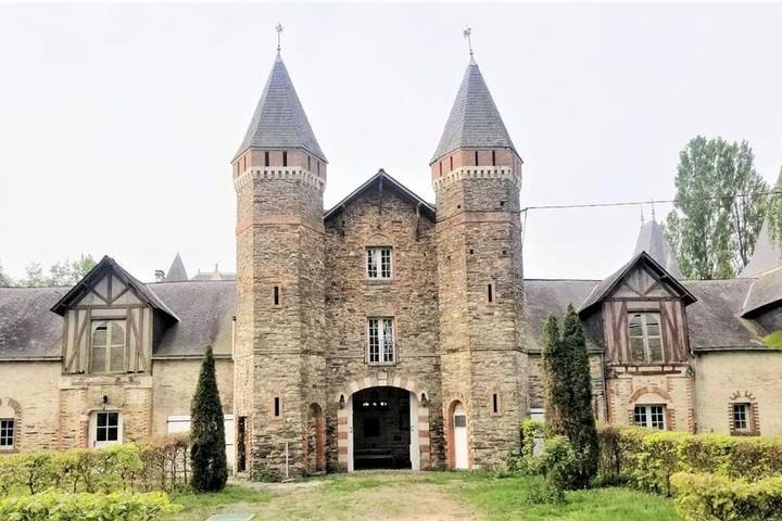 Gîte pour 14 personnes, avec terrasse et jardin à Grand-Auverné