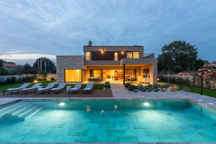 Ferienhaus für 8 Personen, mit Balkon/Terrasse und Pool sowie Sauna in Nova Vas